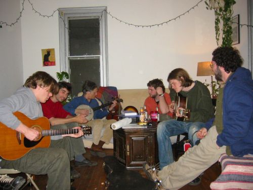 Mike Seeger, Oberlin house party 2003 . photo by Eli Smith