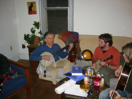 Mike Seeger, Oberlin house party 2003. photo by Eli Smith